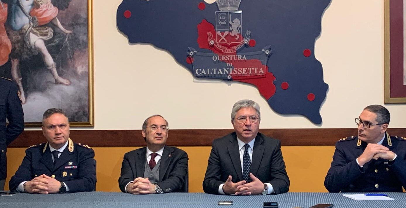 Caltanissetta, si insedia il nuovo Questore Marco Giambra: “Prevenzione, contrasto alla criminalità organizzata e comune, diffusione della cultura della legalità”