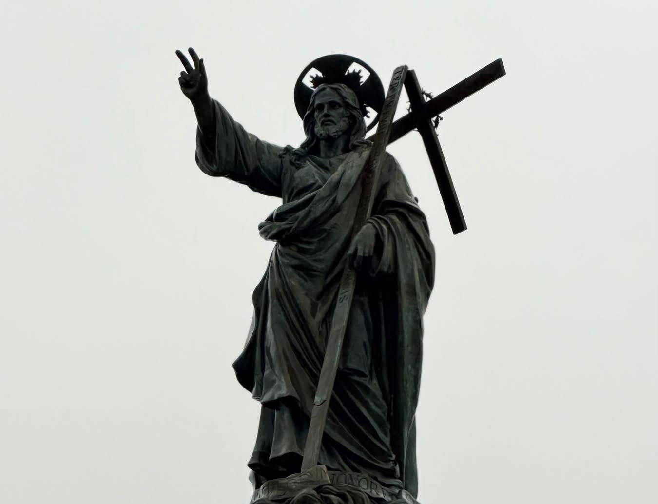 Caltanissetta, il vento “spezza” la croce del Redentore