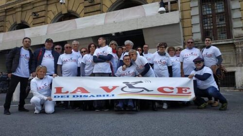 La Voce dei Disabili di Caltanissetta sostiene il presidio contro il Decreto dei Caregiver
