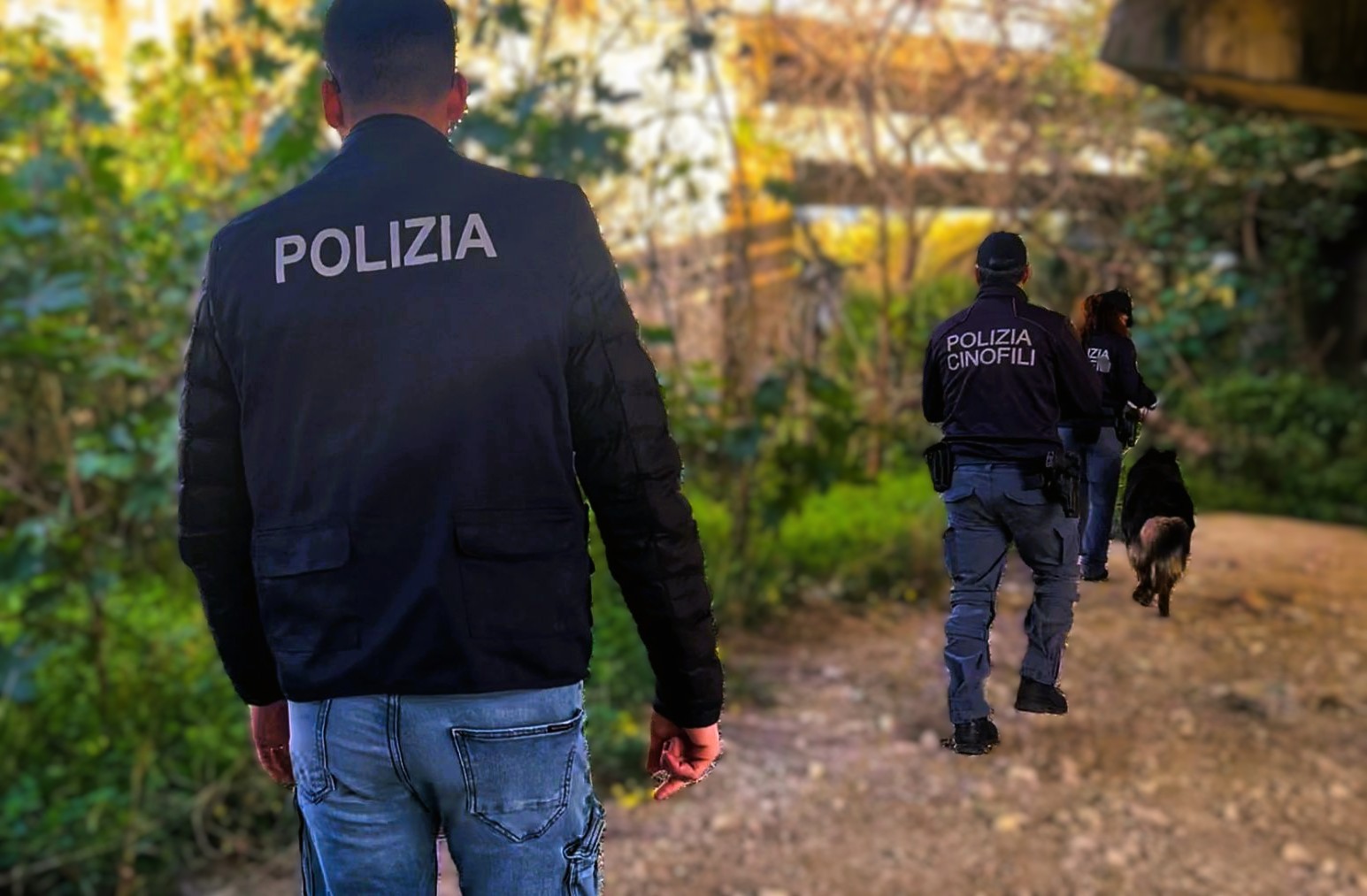 Droga, alla vista degli agenti si libera di un involucro e fugge: nel Nisseno 25enne arrestato dalla polizia dopo inseguimento