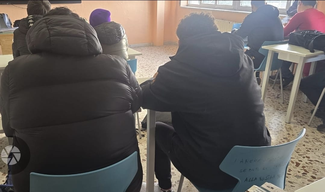 Siracusa, alunni con equipaggiamento da neve in aula. Gilistro(M5S Ars): “Così i nostri ragazzi rischiano la salute, pronto esposto in Procura”