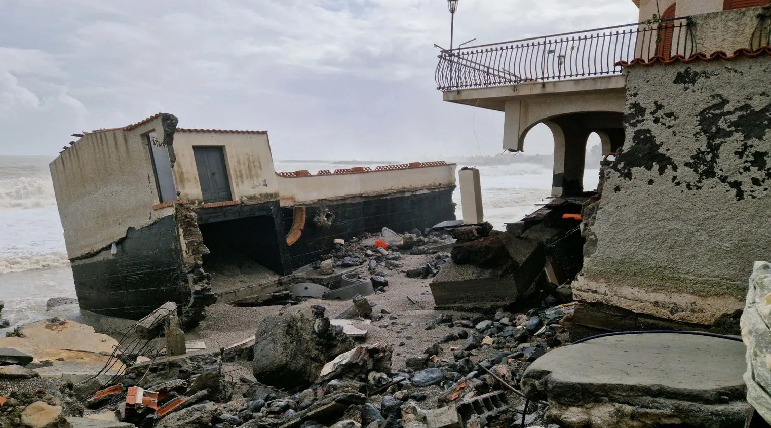 Ciclone Harry, dalla Regione stop per il 2026 al pagamento dei canoni demaniali marittimi. Schifani: «Impegno per rilanciare le attività costiere»