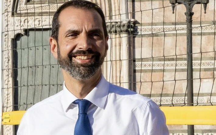 Messina, si dimette il sindaco Basile: “Città non merita di vivere sotto scacco”