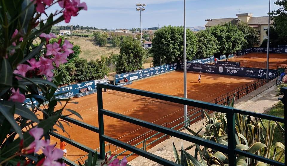 Tennis Serie C. Parte benissimo il Tennis Club Caltanissetta: battuto 5-1 il Cobisi Team