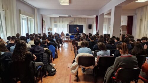 Mussomeli, Terze classi del “Leonardo Da Vinci” dialogano col giornalista e scrittore Roberto Mistretta e, in streaming, con Giuseppe Carini