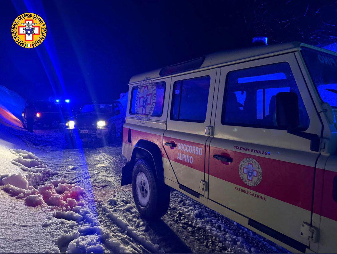 Famiglia di turisti salvata sull’Etna dai militari del Soccorso Alpino della Guardia di Finanza