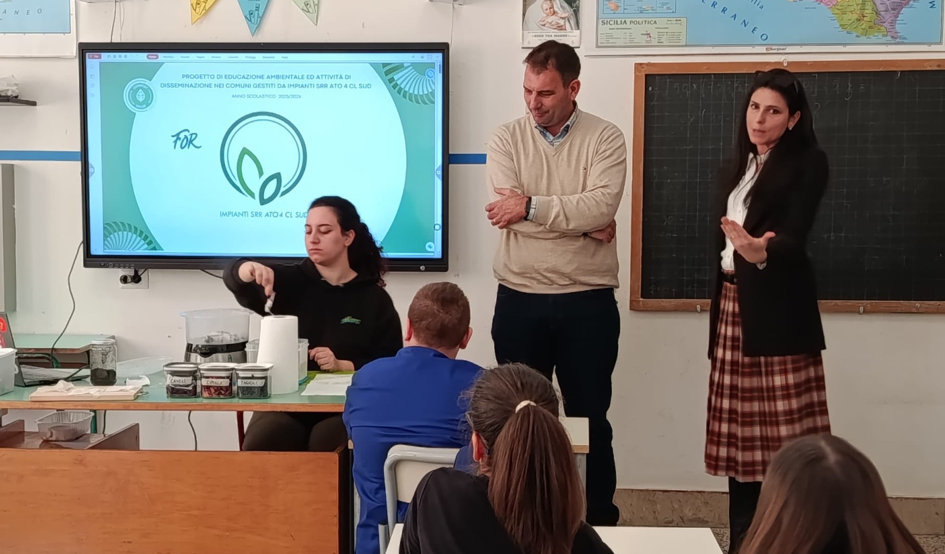 Delia. Amministrazione comunale e Srr Ato 4 hanno incontrato gli alunni delle classi 4^ e 5^ sul tema della raccolta differenziata