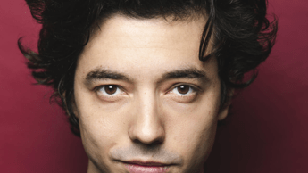 Al teatro Off Off di Roma Guglielmo Poggi in scena con ‘Stanno arrivando’