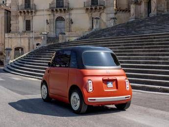 Arriva la Fiat Topolino Corallo, nuova tinta per leader mercato quadricicli elettrici