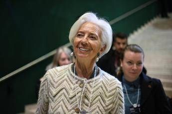 Bce lascia i tassi fermi al 2%. Lagarde: “Decisione unanime”