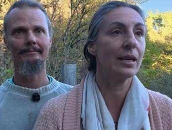 Famiglia nel bosco, Garante infanzia: “Bambini in costante stato di ansia e sofferenza, restituirli ai genitori”