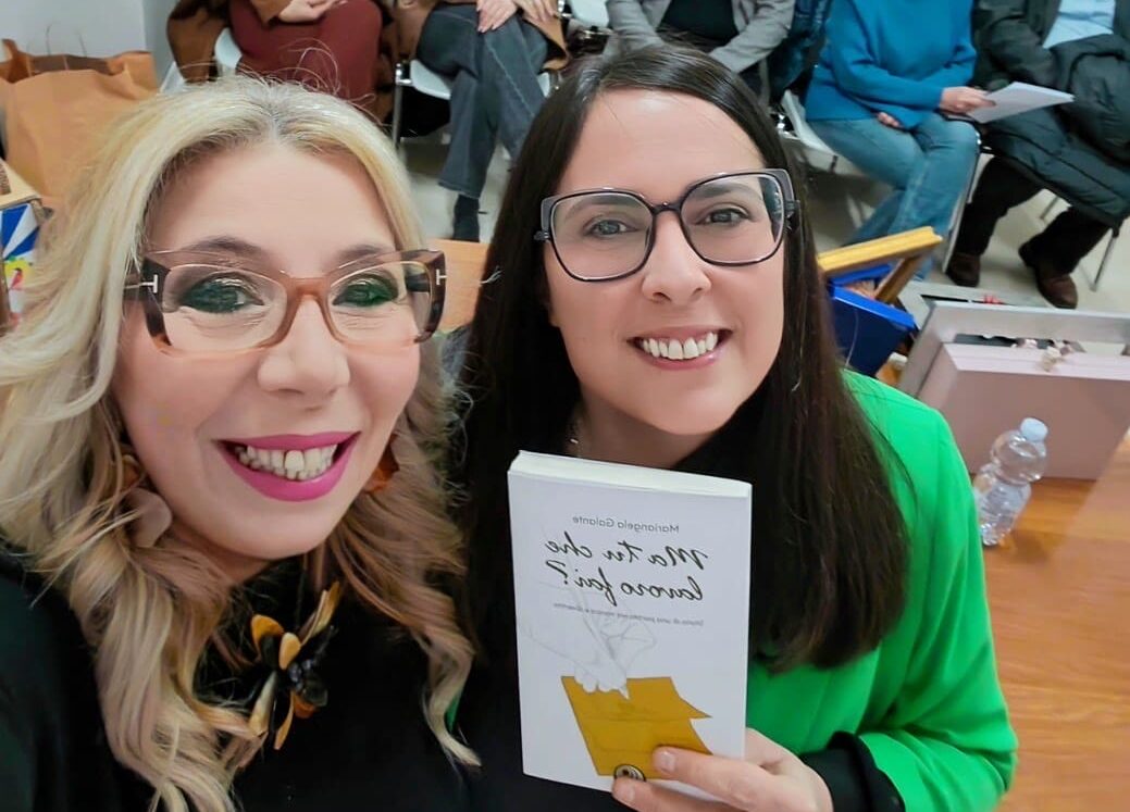 Barrafranca, sorrisi e applausi alla presentazione del libro “Ma tu che lavoro fai?” di Mariangela Galante