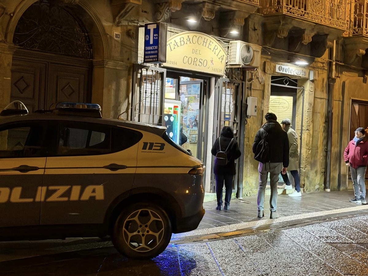 Caltanissetta. Rapina in pieno centro storico, nel mirino un tabacchino di Corso Umberto