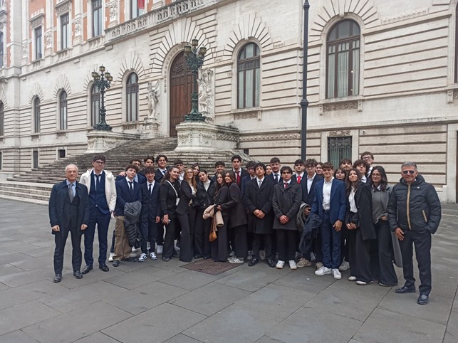 Caltanissetta. A Palazzo Montecitorio alunni dell’Istituto “Volta” hanno partecipato ad una seduta della Camera dei Deputati