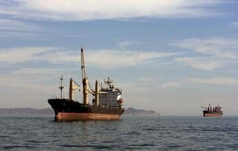 Iran, l’ipotesi di una guerra con gli Usa fa salire il petrolio: arma di rappresaglia per Teheran