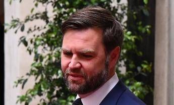 Magia hockey a Milano Cortina, arriva J.D Vance in Tribuna e gli Stati Uniti segnano