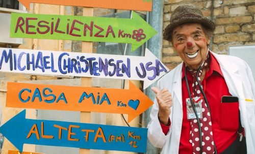Il pioniere della clownterapia Michael Christensen a Giardini Naxos per una masterclass e un workshop