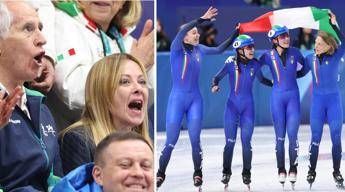 Milano Cortina, argento Italia in staffetta femminile short track. Meloni tifosa al Forum