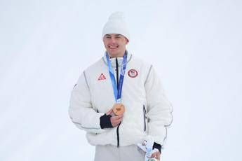 Milano Cortina, la storia di Jake Canter: dieci anni fa ha rischiato di morire, oggi è bronzo alle Olimpiadi