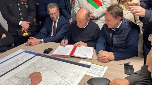 Frana di Niscemi, Schifani consegna al Comune i primi alloggi per gli sfollati: «Non solo vicinanza, ma atti concreti»