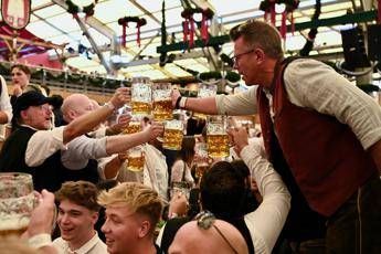 Oktoberfest a pagamento? Scoppia la lite sul biglietto d’ingresso