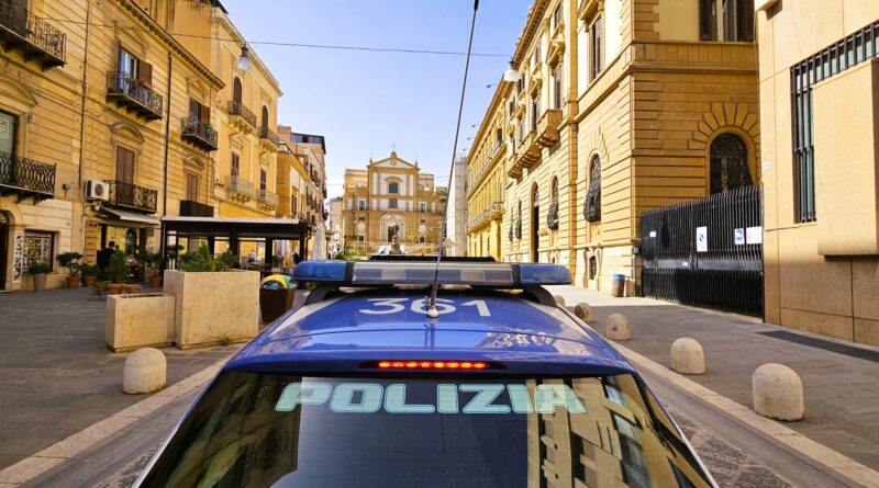 Caltanissetta. Rapinatore fa irruzione in una tabaccheria, minaccia il titolare impadronendosi del registratore di cassa