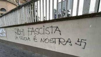 “Righi fascista”, liceo chiuso per atti vandalici. Il preside: “Pura brutalità”