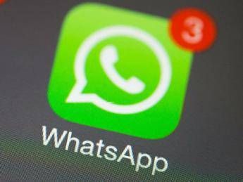 “Russia tenta di bloccare WhatsApp”: la denuncia di Meta