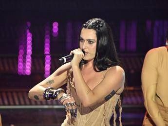 Sanremo 2026, Gaia ospite del Suzuki stage: chi è la cantante di ‘Chiamo io, chiami tu’