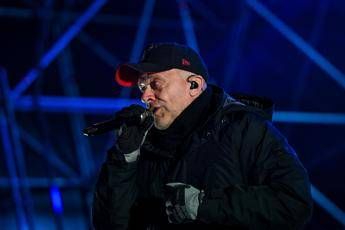 Sanremo 2026, Max Pezzali protagonista della Costa Toscana