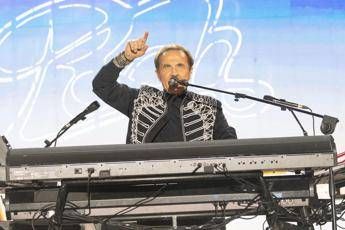 Sanremo 2026, i Pooh ospiti del Suzuki stage: il gran finale