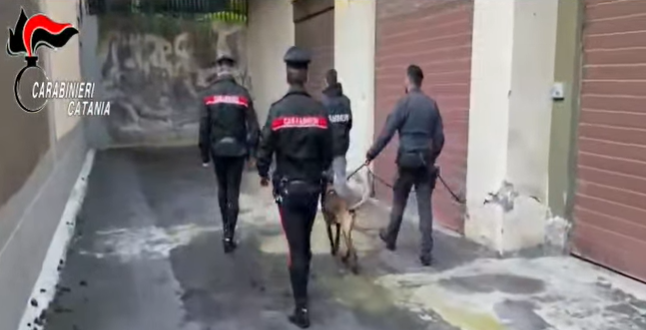 In garage oltre 260 chili di fuochi d’artificio, 2 fratelli arrestati dai carabinieri nel Catanese