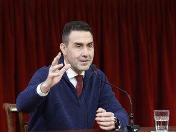 Sondaggio politico, frenano Fratelli d’Italia e Pd. Vannacci debutta con 1,6%