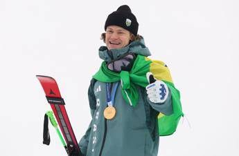 Telefonata Tomba-Braathen dopo l’oro a Milano Cortina: “Lucas, sei il migliore”. E il brasiliano: “Grazie leggenda”