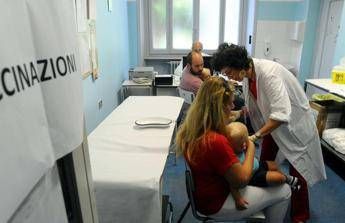 Tumori, nelle Marche 11mila casi l’anno, Aiom ‘ogni paziente si sottoponga a 5 vaccinazioni’