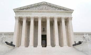 Usa, Corte Suprema boccia i dazi di Trump. Il presidente: “Una vergogna, ho piano di riserva”