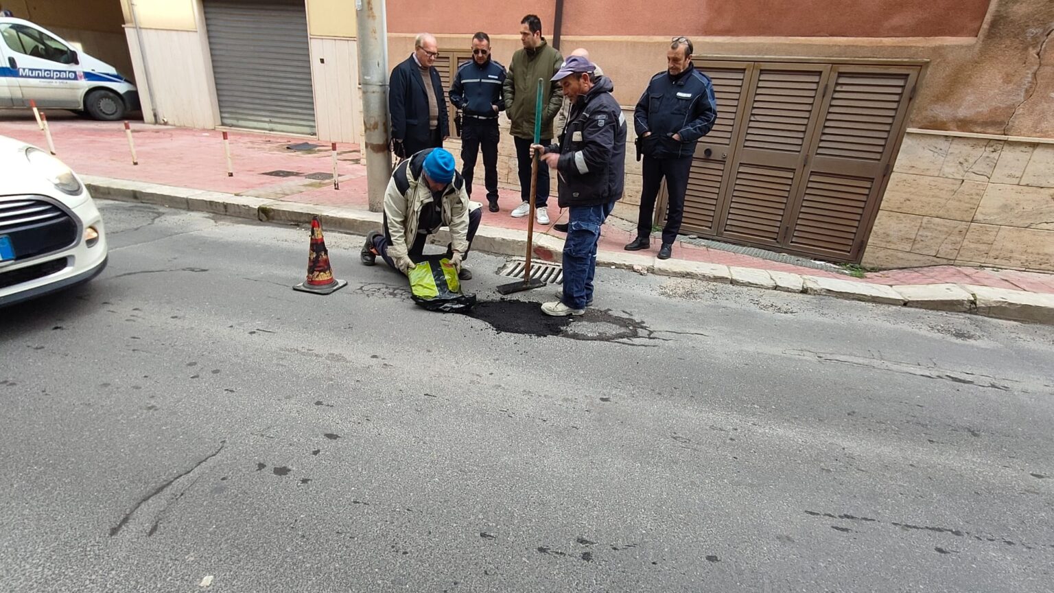 Gela, buche in via Manzoni: diffida e verbali alla ditta responsabile
