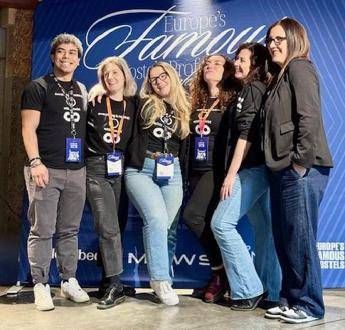 Zaino in spalla ma con più budget e tecnologia, gli ostelli raccontano il moderno backpacker