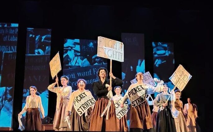 Al Teatro Rosso di San Secondo di Caltanissetta Arriva il grande musical con “Camicette bianche” di Marco Savatteri