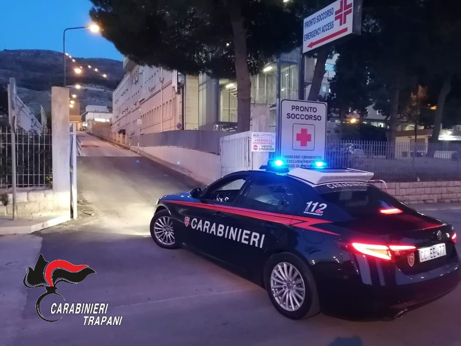 Donna partorisce il proprio figlio in auto mentre si stava recando in Ospedale scortata dai Carabinieri