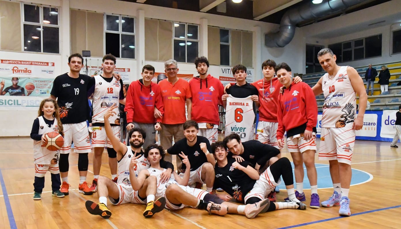 Basket. L’Invicta batte in trasferta l’Olimpic Team Canicattì e riaggancia la testa della classifica