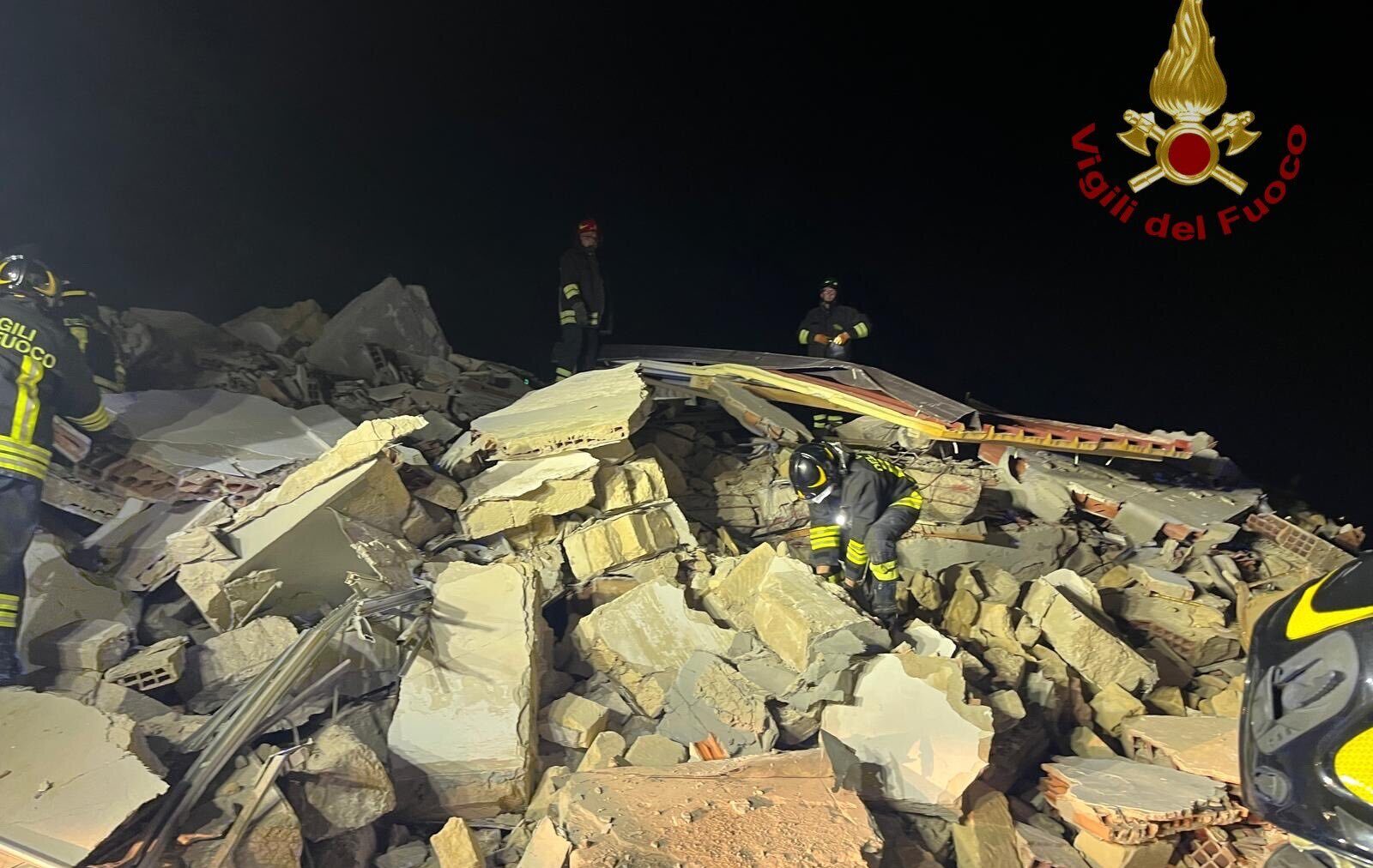 Crolla palazzina disabitata a Licata, nessuno sotto le macerie