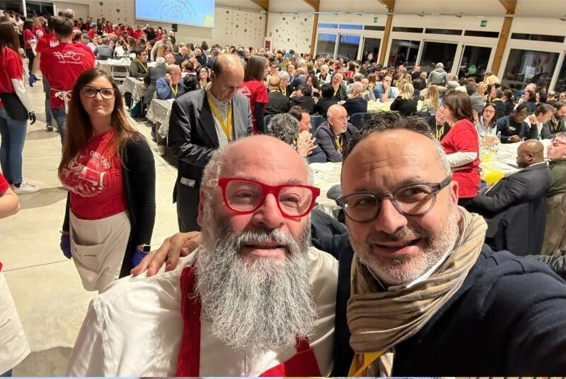 Caltanissetta, la cooperativa Etnos al “Concertozzo” di Elio e le Storie Tese: a Biella il progetto “N’arancina speciale”