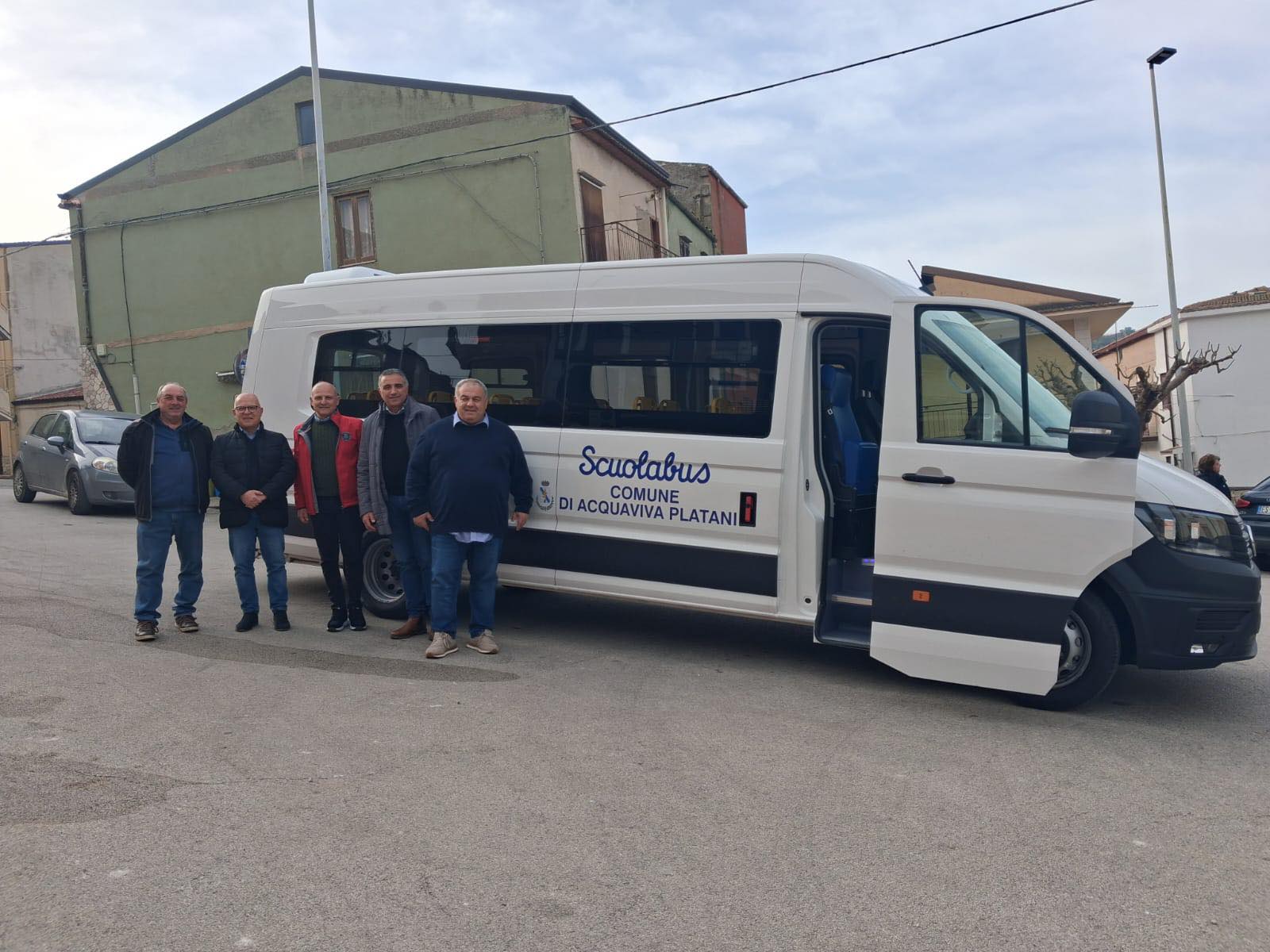 Acquaviva Platani, consegnato al comune scuolabus per i ragazzi