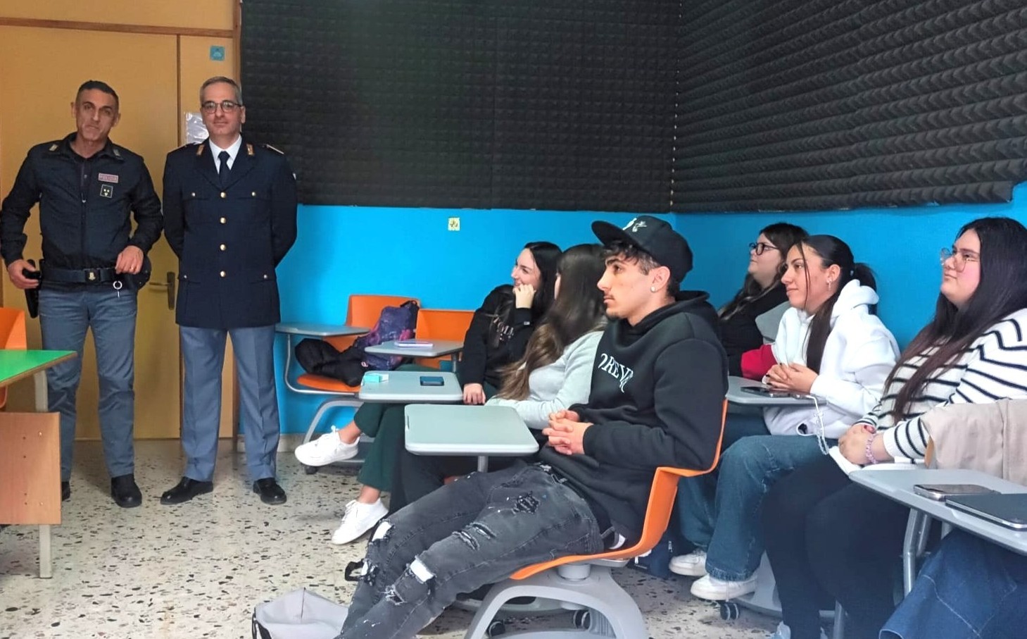 La Polizia di Stato ha incontrato gli studenti dell’IIS “Manzoni Juvara” nell’ambito del POC Indire