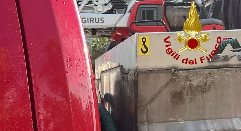 Vampe di San Giuseppe, pompieri aggrediti e danni a Palermo