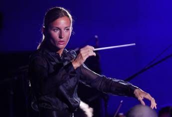 Beatrice Venezi guiderà l’orchestra del Teatro la Fenice: sarà in carica da ottobre