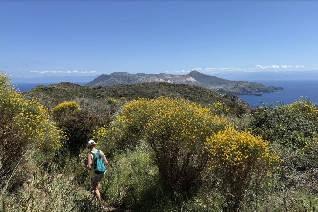 È tempo di rimettersi in cammino: tra i sentieri consigliati da AllTrails per la primavera, uno si trova in Sicilia