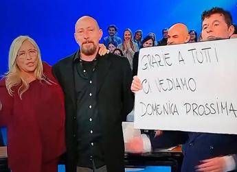 Domenica In, Mara Venier sbotta con Teo Mammucari: “Sei un pirla”