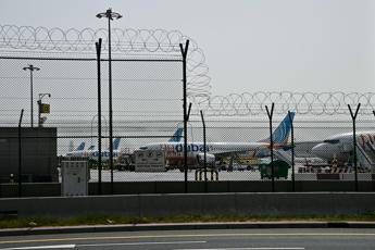 Dubai, aeroporto riapre dopo stop per droni Iran: primi voli stasera